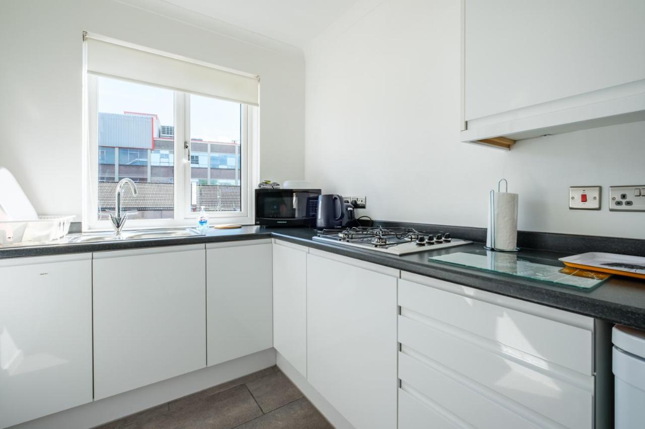 The Douglas - Spacious 2 Bed Apartment In Uddingston Bagian luar foto