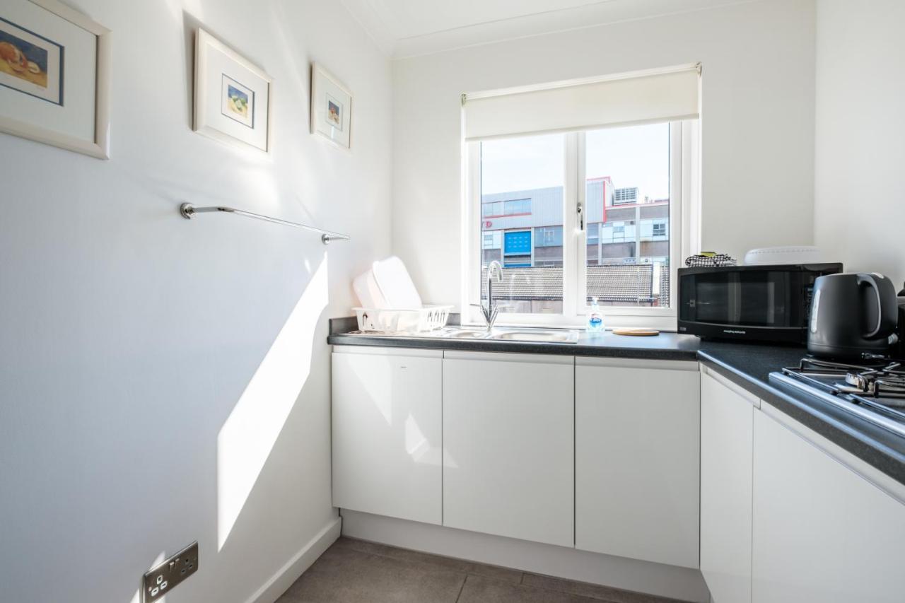 The Douglas - Spacious 2 Bed Apartment In Uddingston Bagian luar foto