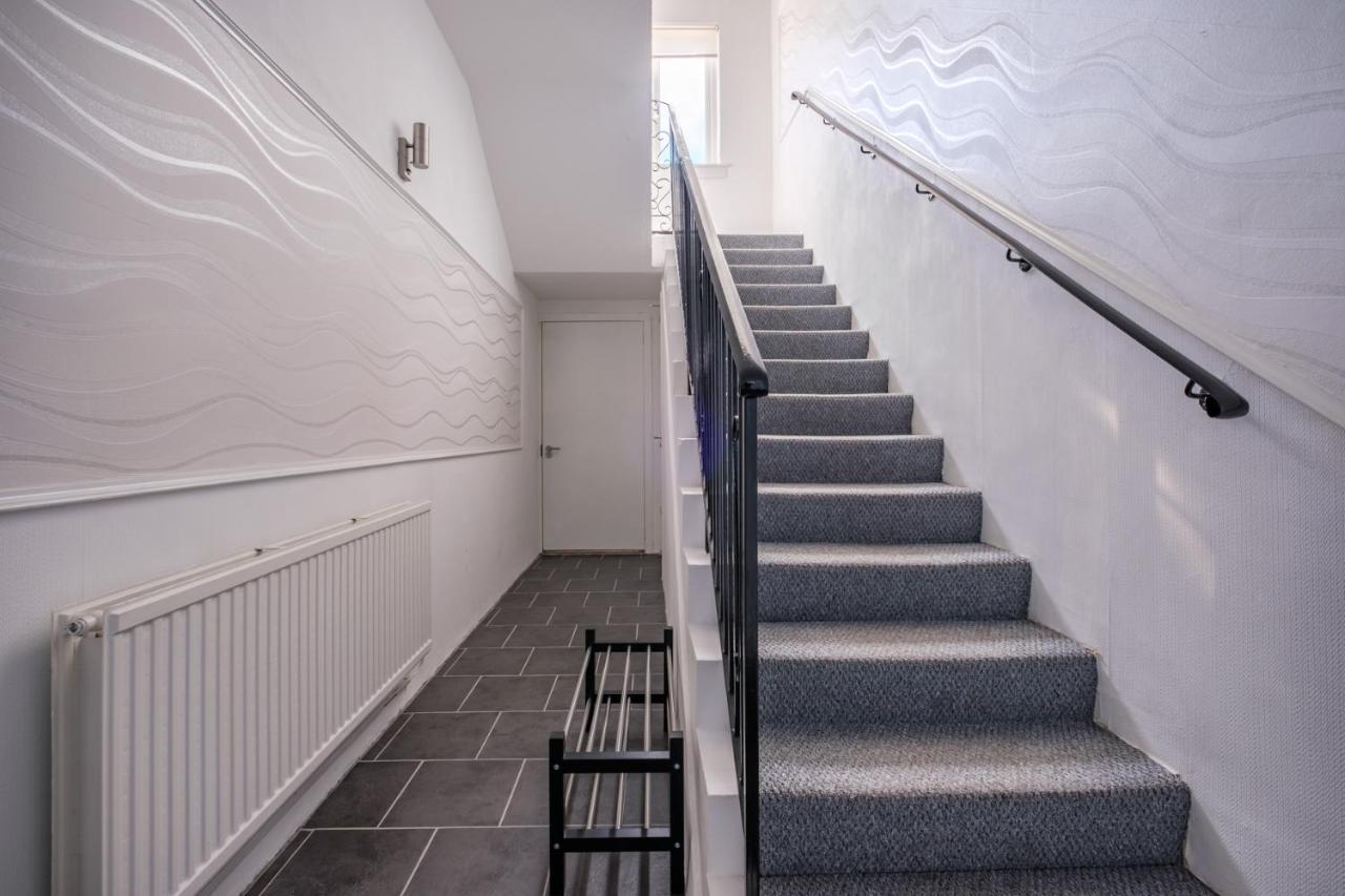 The Douglas - Spacious 2 Bed Apartment In Uddingston Bagian luar foto