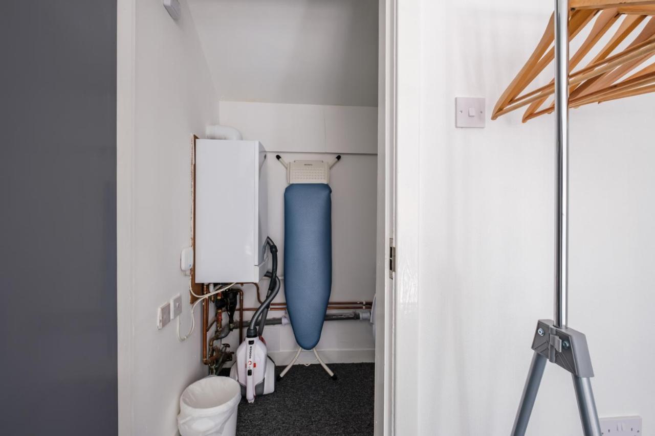 The Douglas - Spacious 2 Bed Apartment In Uddingston Bagian luar foto
