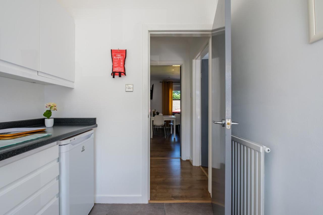The Douglas - Spacious 2 Bed Apartment In Uddingston Bagian luar foto