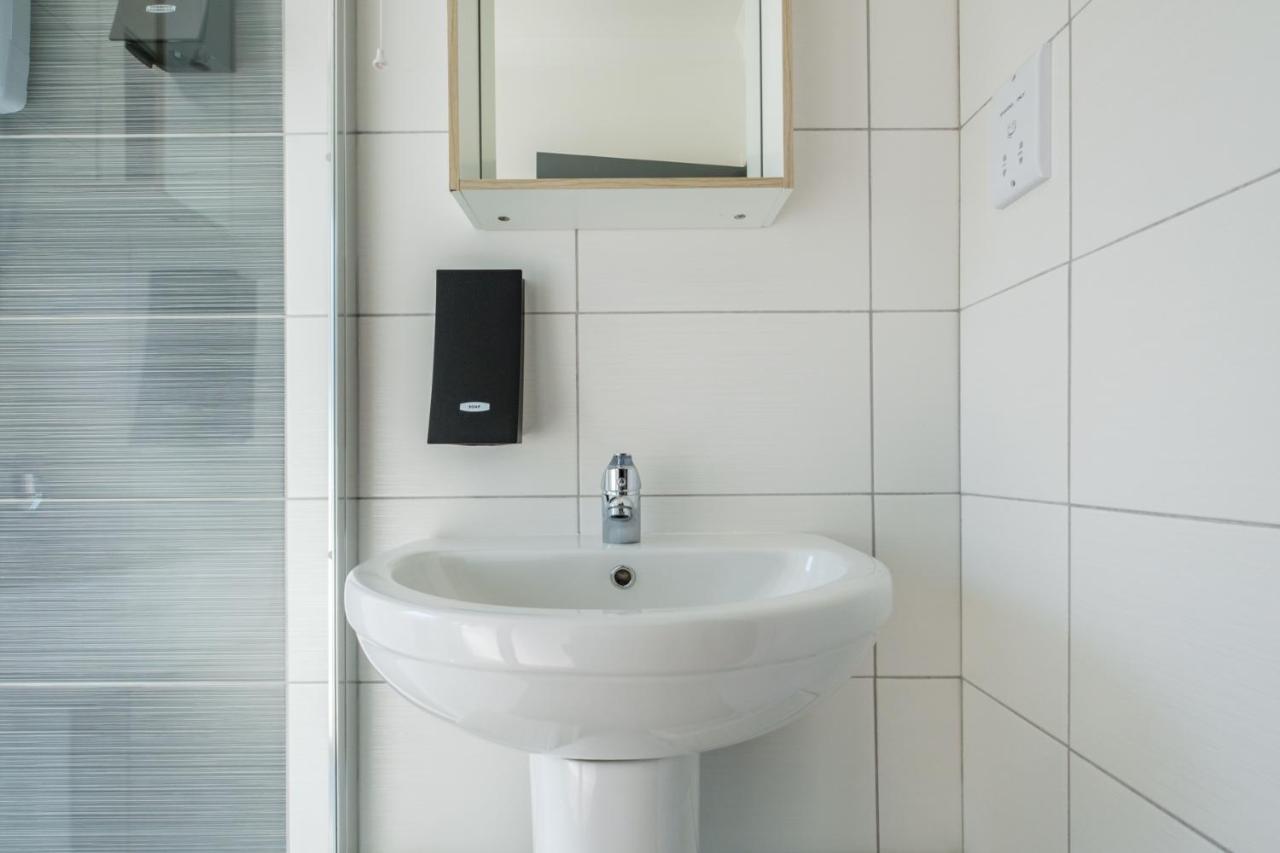 The Douglas - Spacious 2 Bed Apartment In Uddingston Bagian luar foto