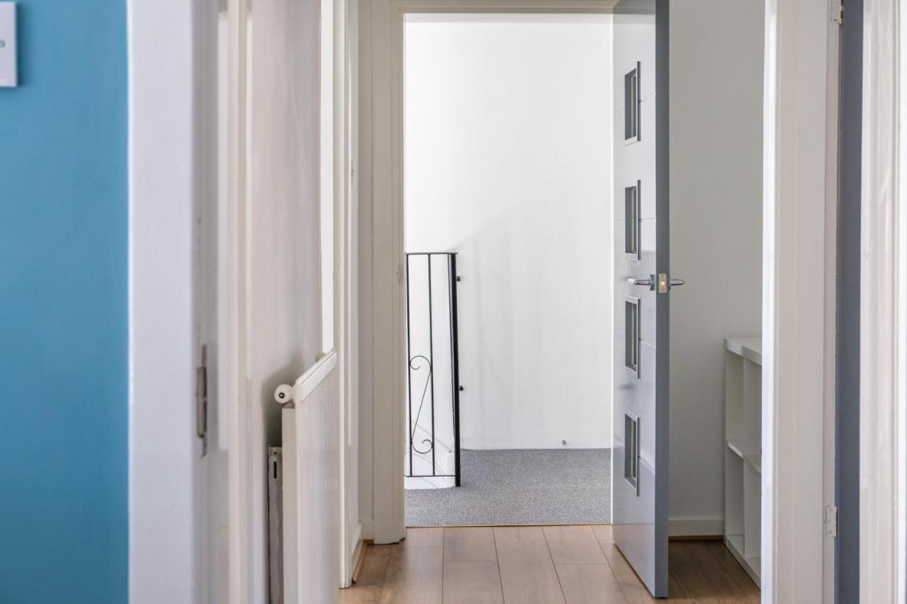 The Douglas - Spacious 2 Bed Apartment In Uddingston Bagian luar foto