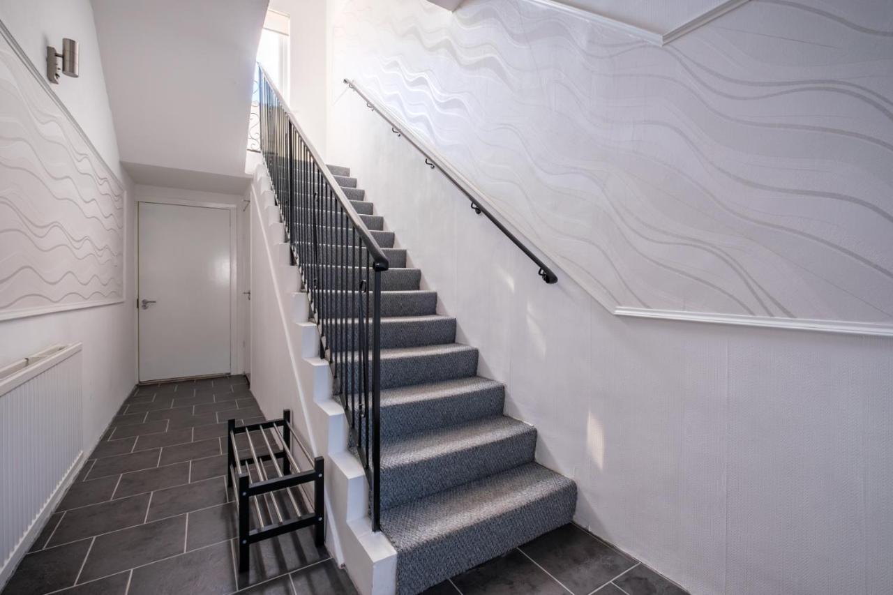The Douglas - Spacious 2 Bed Apartment In Uddingston Bagian luar foto