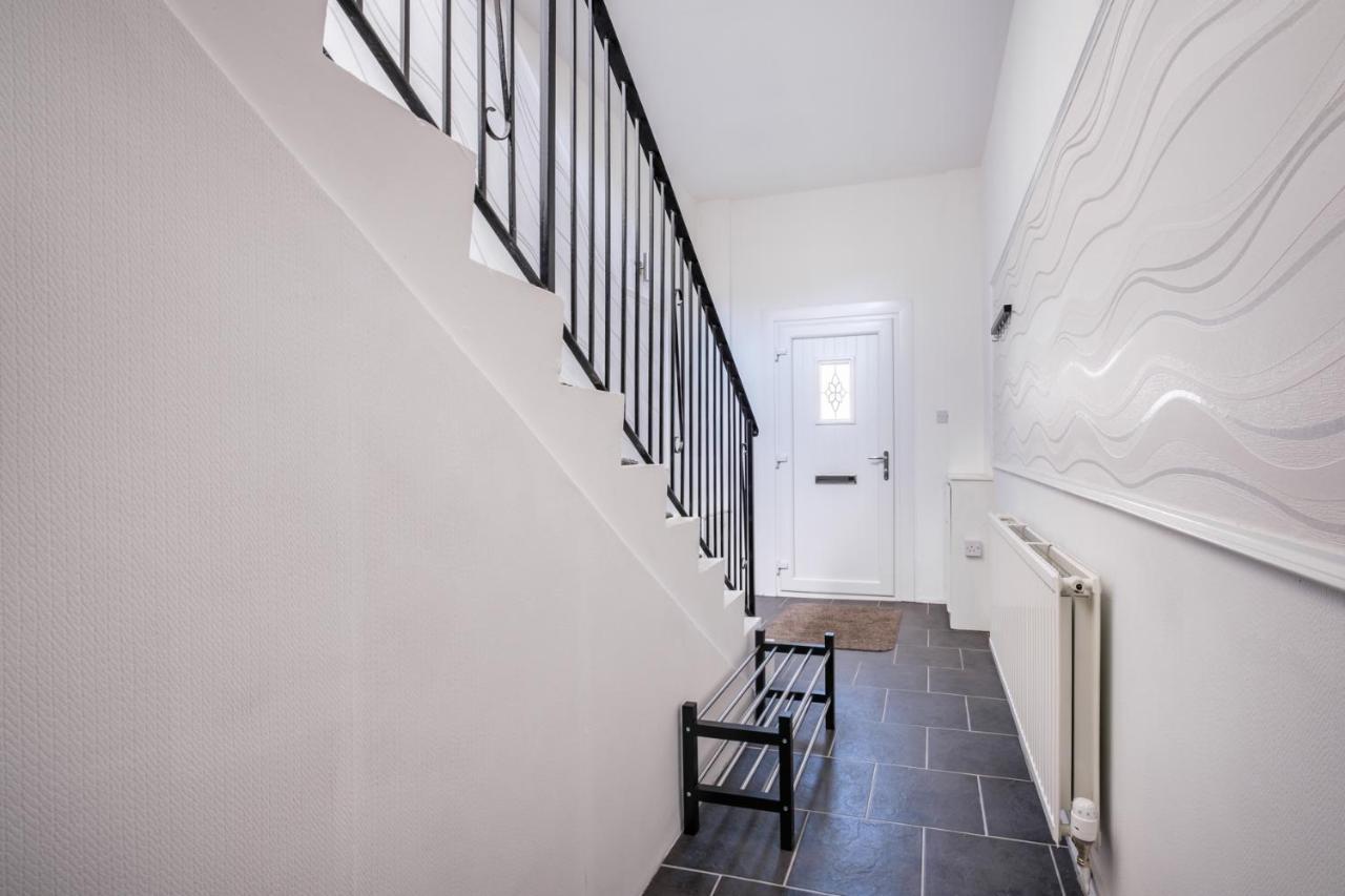 The Douglas - Spacious 2 Bed Apartment In Uddingston Bagian luar foto