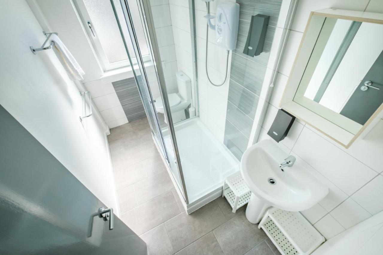 The Douglas - Spacious 2 Bed Apartment In Uddingston Bagian luar foto