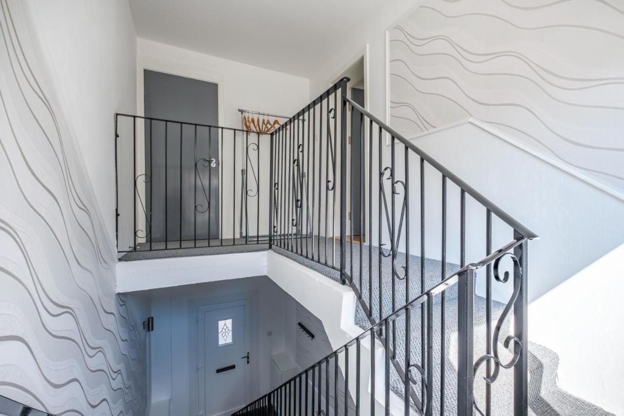 The Douglas - Spacious 2 Bed Apartment In Uddingston Bagian luar foto